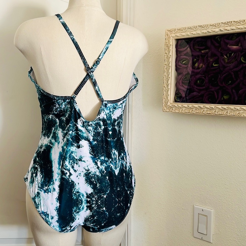 Zaful~Swimsuit~One Piece / Waves / NWOT / Host Pick - Picture 3 of 10